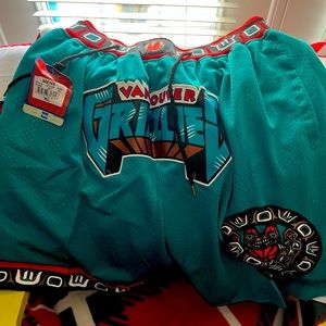 95-96 hardwood classic Vancouver Grizzly shorts